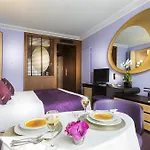 Maison Fl 4* Paris