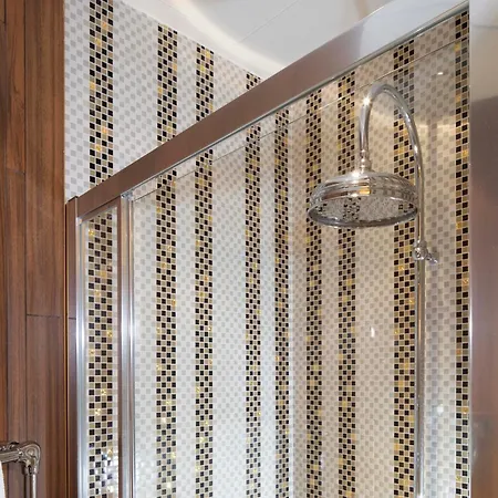 Maison Fl 4* Parigi